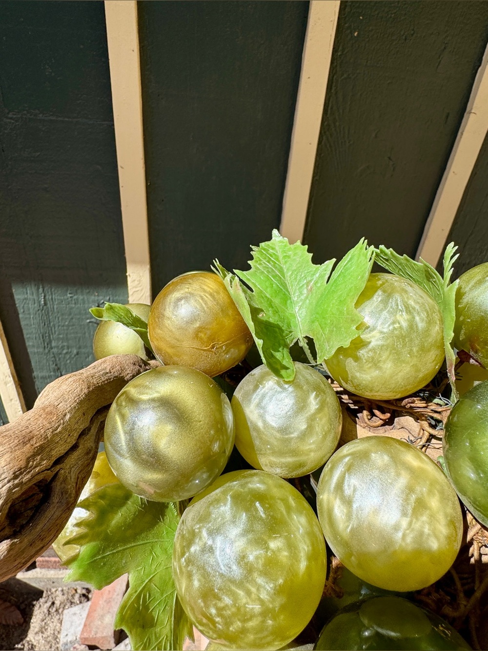 Mid Century Vintage Green Lucite Grapes - Picture 7 of 12